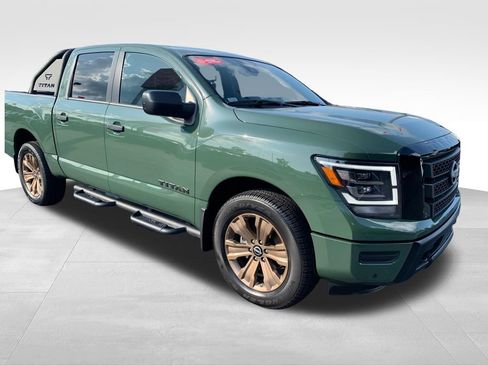 Used 2024 Nissan Titan SV w/ SV Bronze Edition Package AWD/4WD image 8
