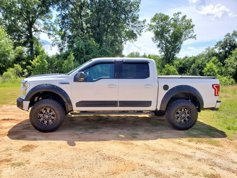 Used 2016 Ford F150 XLT w/ Equipment Group 302A Luxury AWD/4WD image 9