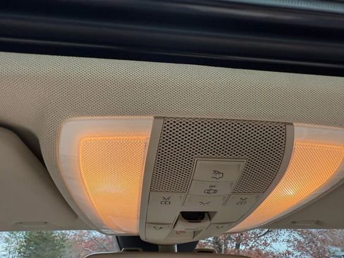 Used 2015 Mercedes-Benz GLK 350 4MATIC image 34