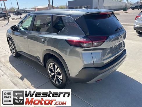 Used 2023 Nissan Rogue SV image 4