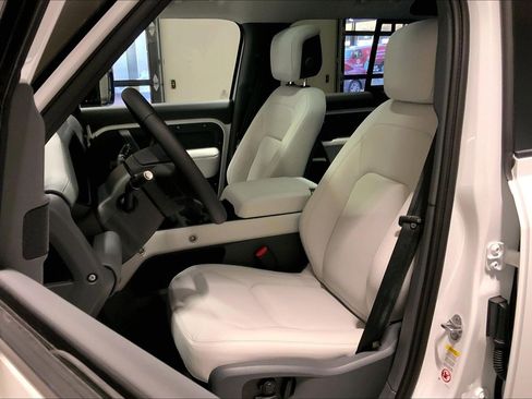 New 2026 Land Rover Defender 110 X-Dynamic SE image 9