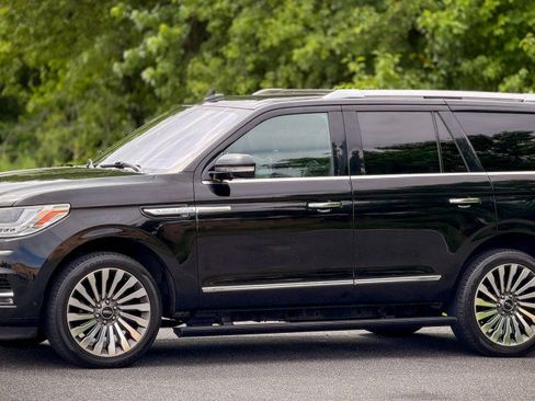 Used 2018 Lincoln Navigator Reserve w/ Technology Package AWD/4WD image 3