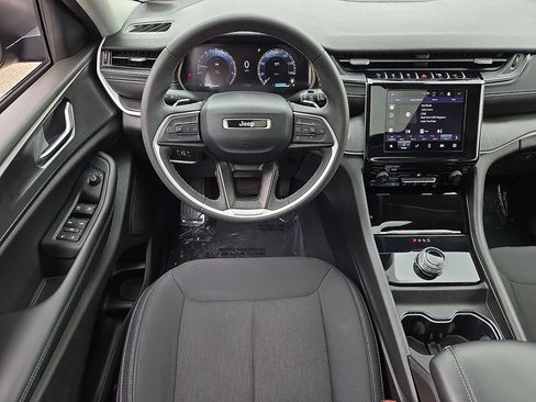 Certified 2023 Jeep Grand Cherokee Laredo X AWD/4WD image 11