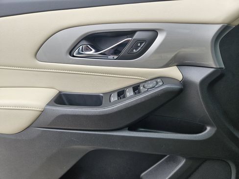 Used 2023 Chevrolet Traverse LS image 14