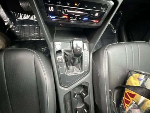 Used 2022 Volkswagen Tiguan SE image 21