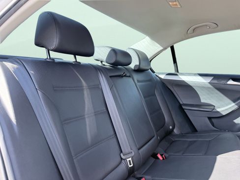 Used 2017 Volkswagen Jetta SE image 44