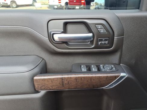 Used 2022 GMC Sierra 3500 Denali w/ Denali Black Diamond Edition image 11