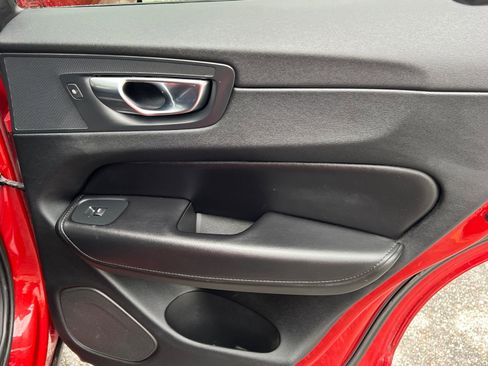 Used 2023 Volvo XC60 T8 Plus image 16