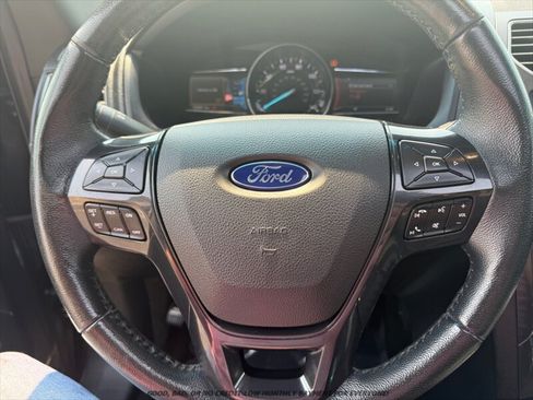 Used 2018 Ford Explorer XLT w/ Equipment Group 201A AWD/4WD image 27