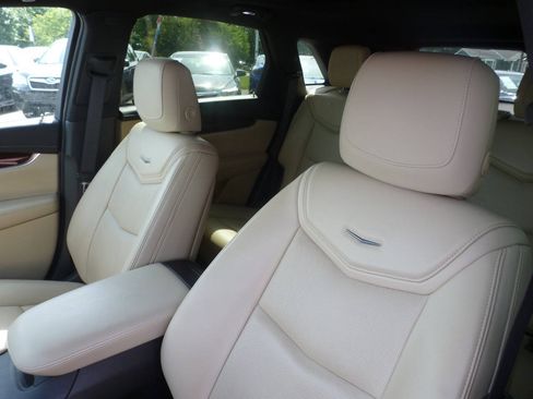 Used 2017 Cadillac XT5 Luxury w/ Driver Awareness Package AWD/4WD image 22