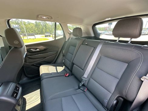 New 2024 GMC Terrain SLE w/ Driver Convenience Package FWD image 17