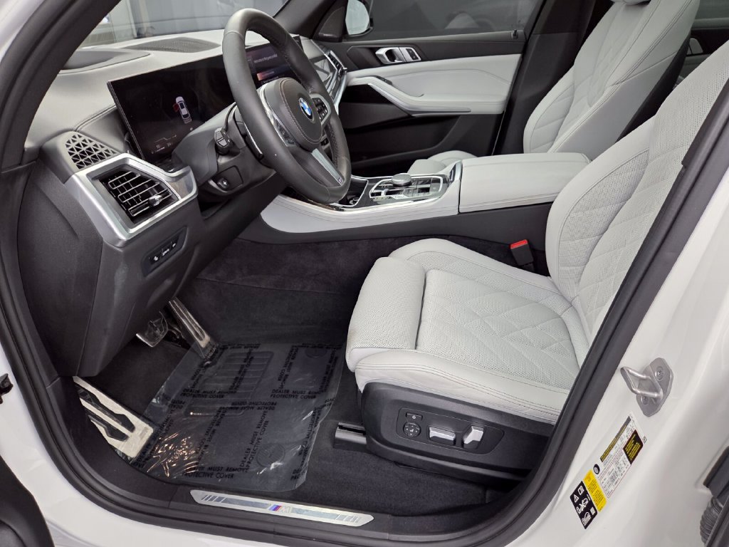 Used 2024 BMW X5 xDrive40i w/ M Sport Package AWD/4WD image 24