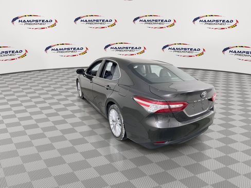 Used 2018 Toyota Camry XLE image 6