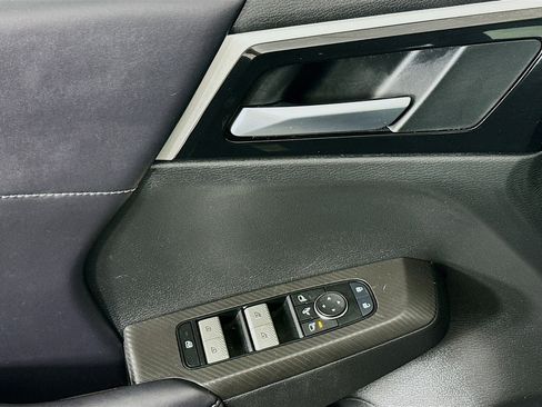 Used 2024 Mitsubishi Outlander SE image 15