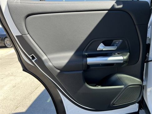 Certified 2025 Mercedes-Benz GLA 250 4MATIC image 33