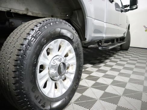 Used 2020 Ford F250 XLT image 11