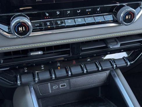 Used 2024 Chevrolet Colorado ZR2 image 19