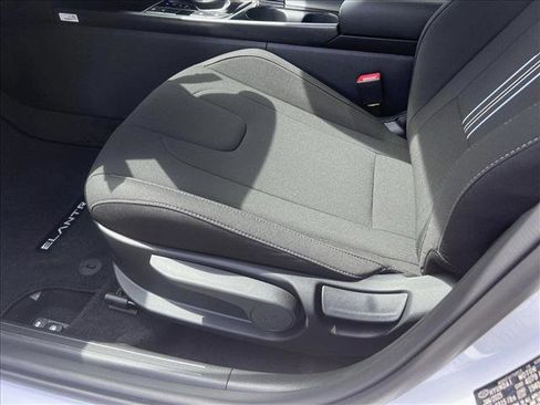 New 2025 Hyundai Elantra SEL image 4