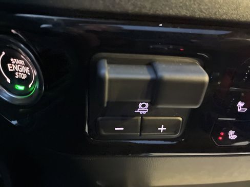 Used 2025 Chevrolet Silverado 1500 ZR2 w/ Technology Package image 15