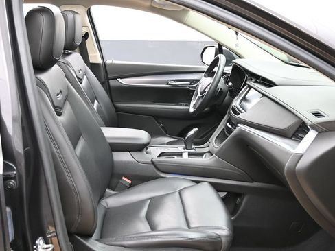 Used 2018 Cadillac XT5 Luxury w/ LPO, Black Ice Package AWD/4WD image 39