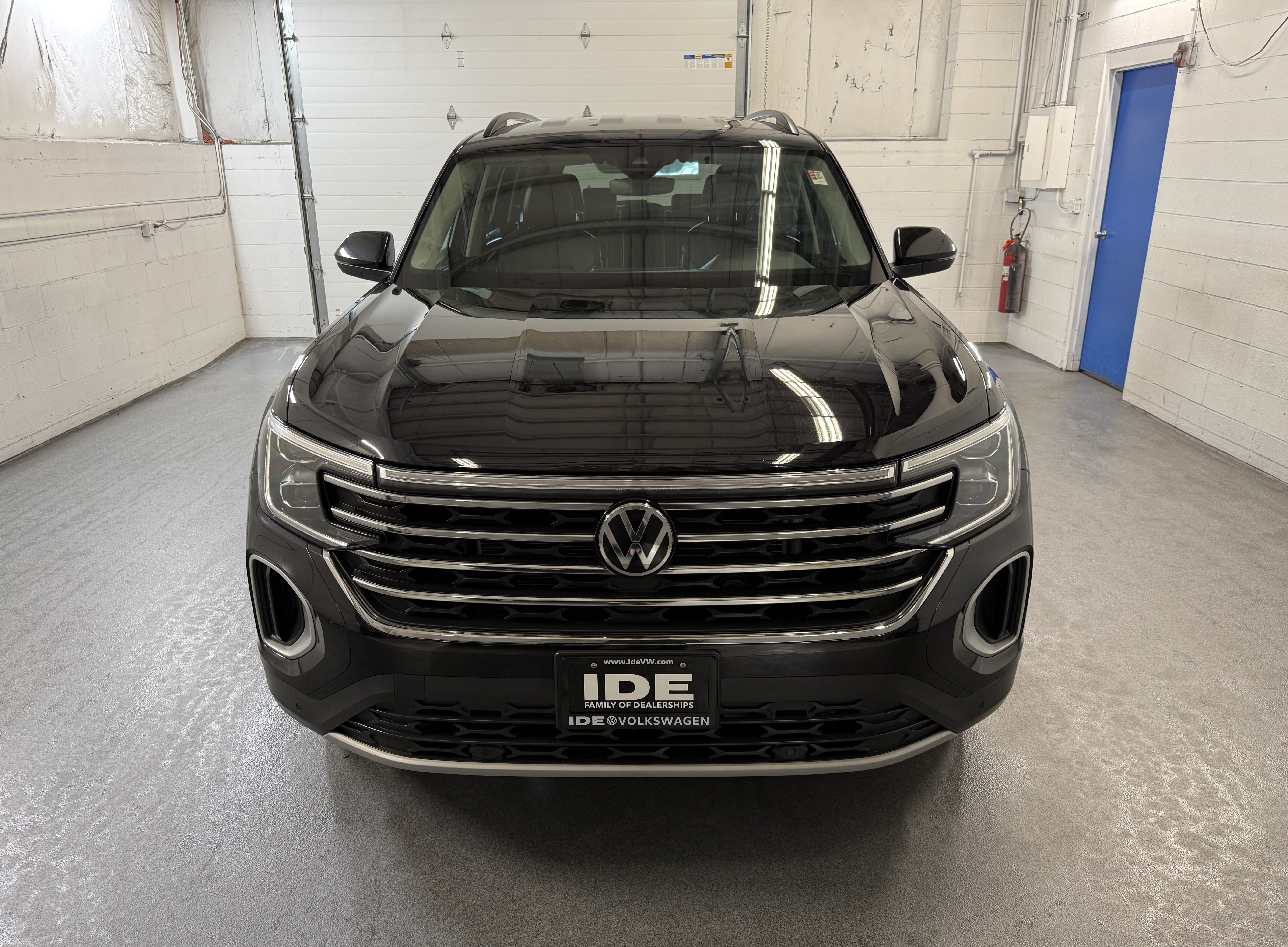 Certified 2024 Volkswagen Atlas SE AWD/4WD image 2