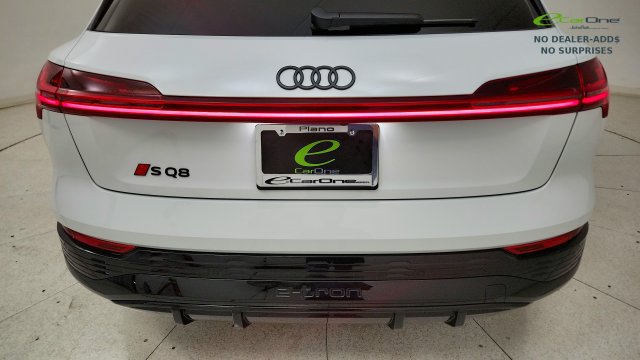 Used 2024 Audi Q8 e-tron Premium AWD/4WD image 25