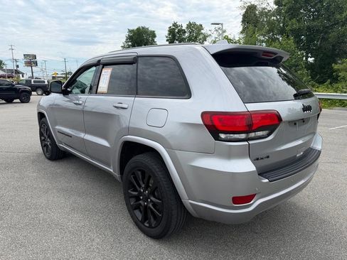 Used 2019 Jeep Grand Cherokee Altitude AWD/4WD image 3