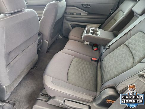Used 2025 Nissan Pathfinder SV FWD image 30