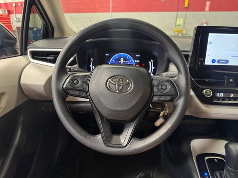 Used 2026 Toyota Corolla LE FWD image 9