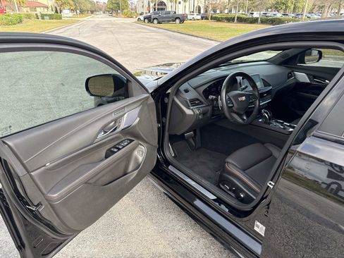 Used 2025 Cadillac CT4 V w/ LPO, ONYX Package image 17