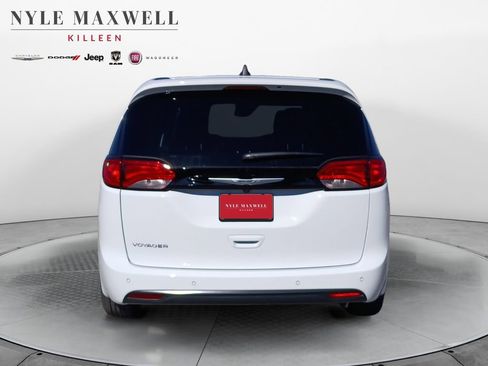 New 2026 Chrysler Voyager LX image 15