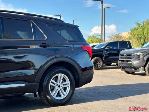 Used 2021 Ford Explorer XLT w/ Equipment Group 202A AWD/4WD image 10