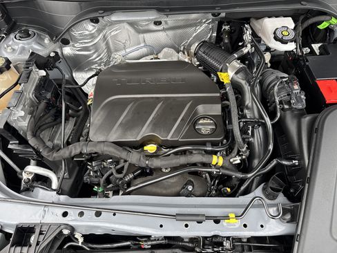 Used 2025 Buick Envista Sport Touring w/ Convenience II Package FWD image 28