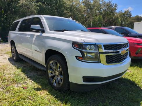Used 2018 Chevrolet Suburban LT RWD image 2