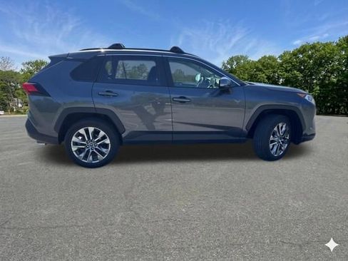 Used 2019 Toyota RAV4 XLE Premium w/ Cold Weather Package AWD/4WD image 8