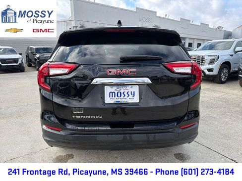 Certified 2022 GMC Terrain SLE w/ Driver Convenience Package image 5