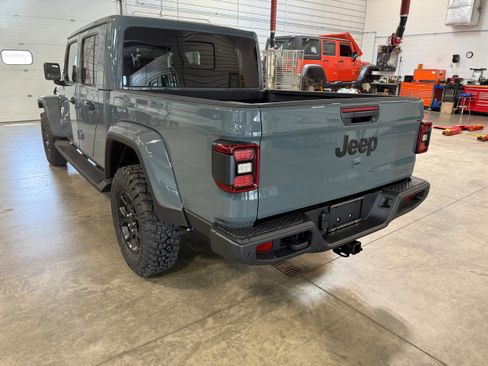 New 2025 Jeep Gladiator Sport AWD/4WD image 13