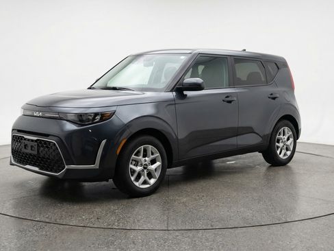 Used 2025 Kia Soul LX w/ LX Technology Package FWD image 3