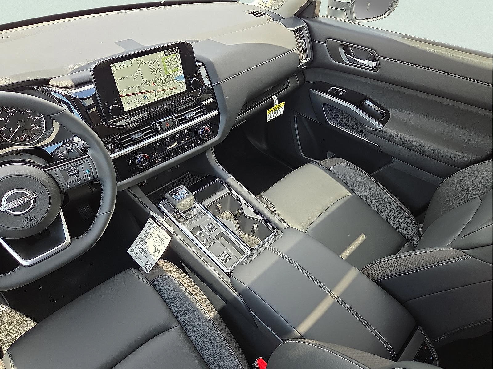 Used 2025 Nissan Pathfinder SL w/ SL Premium Package FWD image 13