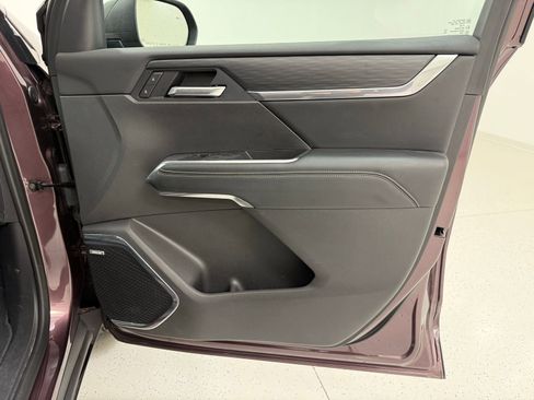 Used 2025 GMC Acadia Elevation image 33