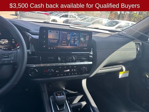 New 2026 Nissan Pathfinder Platinum image 17