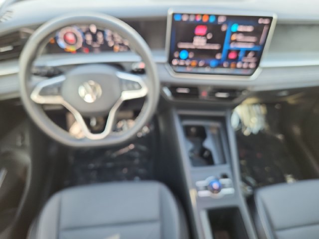 Used 2025 Volkswagen Tiguan SE w/ Panoramic Sunroof Package AWD/4WD image 9