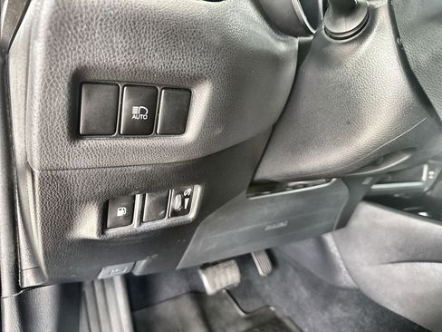 Used 2020 Toyota C-HR XLE image 9