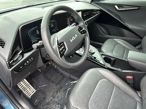 Used 2024 Kia Niro SX Touring image 10