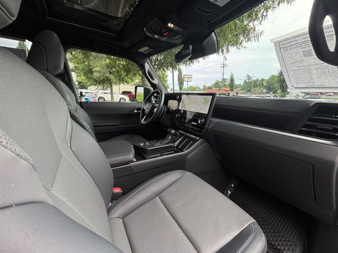 Used 2025 Lexus GX 550 w/ Accessory Package (2T) AWD/4WD image 27