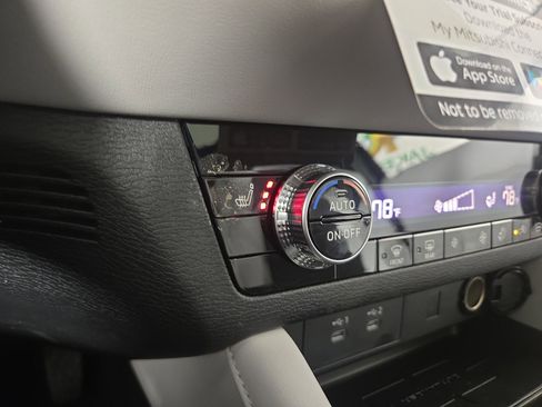 New 2025 Mitsubishi Outlander SE image 27