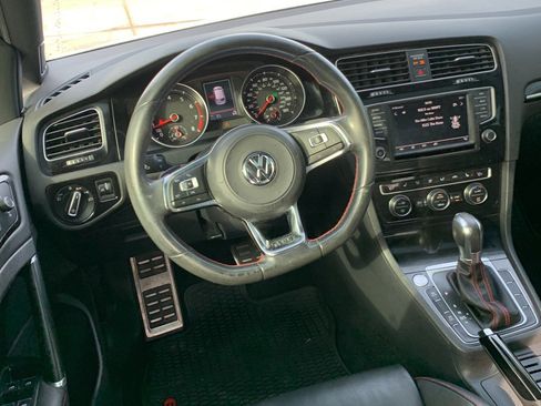 Used 2017 Volkswagen GTI SE image 9