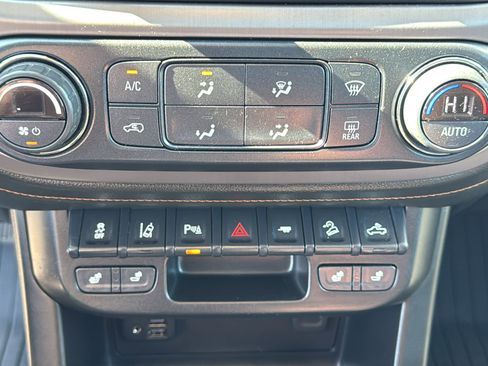 Used 2022 GMC Canyon AT4 image 19