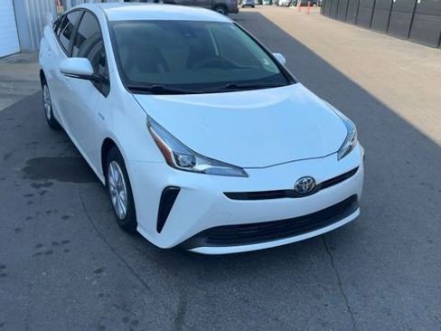 Used 2022 Toyota Prius L Eco FWD image 3
