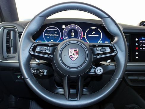 Used 2024 Porsche Cayenne Coupe image 18